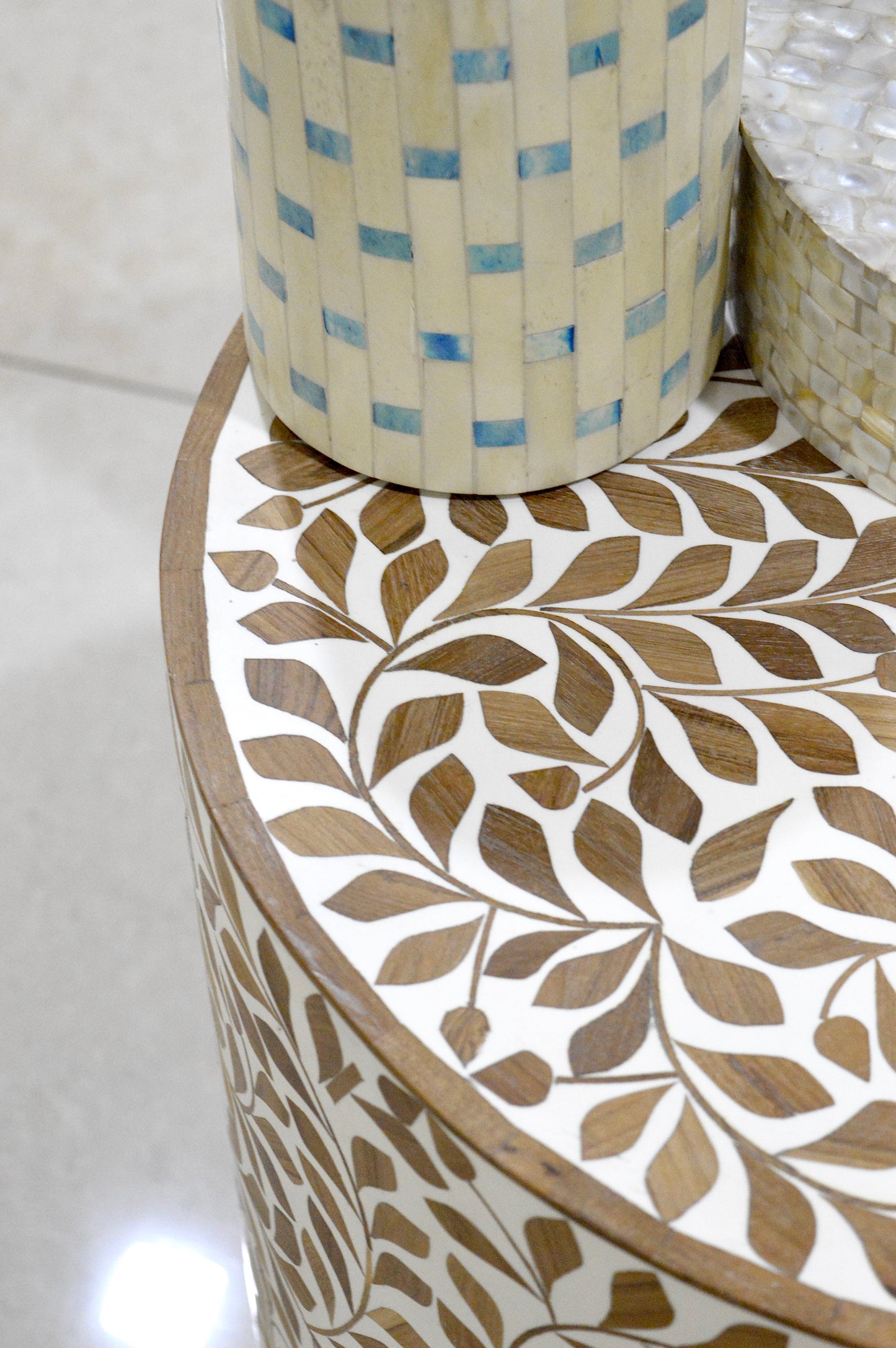 Luxury Round Bone Inlay Side Table with Floral Vine Pattern – Handcrafted Decorative Accent Table for Living Room & Bedroom