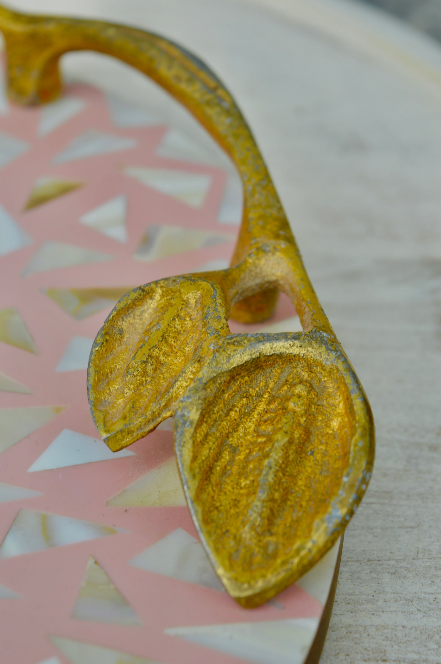 Luxury Round Pink Mother of Pearl Inlay Decorative Serving Tray with Golden Leaf Handles – Designer Coffee & Tea Table Tray for Home Décor