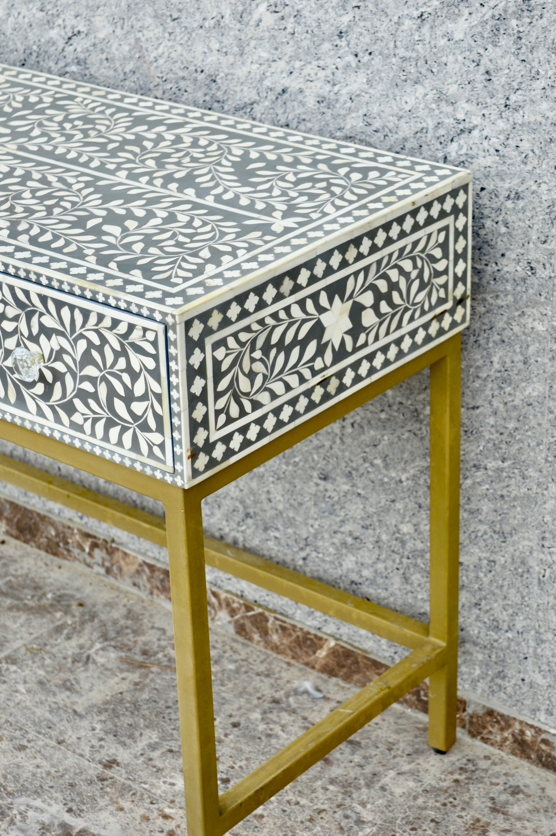 Luxury Bone Inlay Console Table with Floral Design & Gold Base – Elegant Entryway & Living Room Furniture