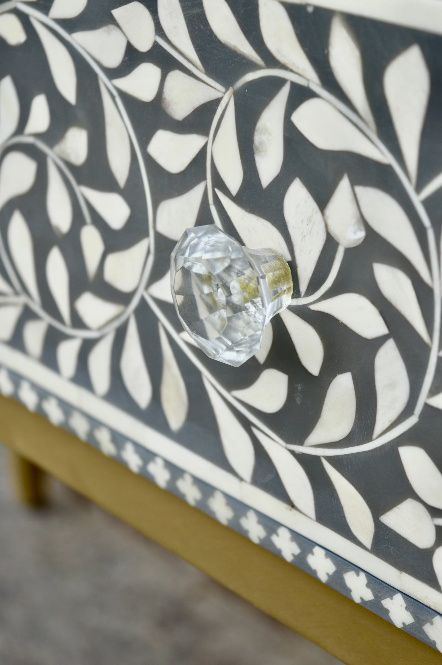 Luxury Bone Inlay Console Table with Floral Design & Gold Base – Elegant Entryway & Living Room Furniture