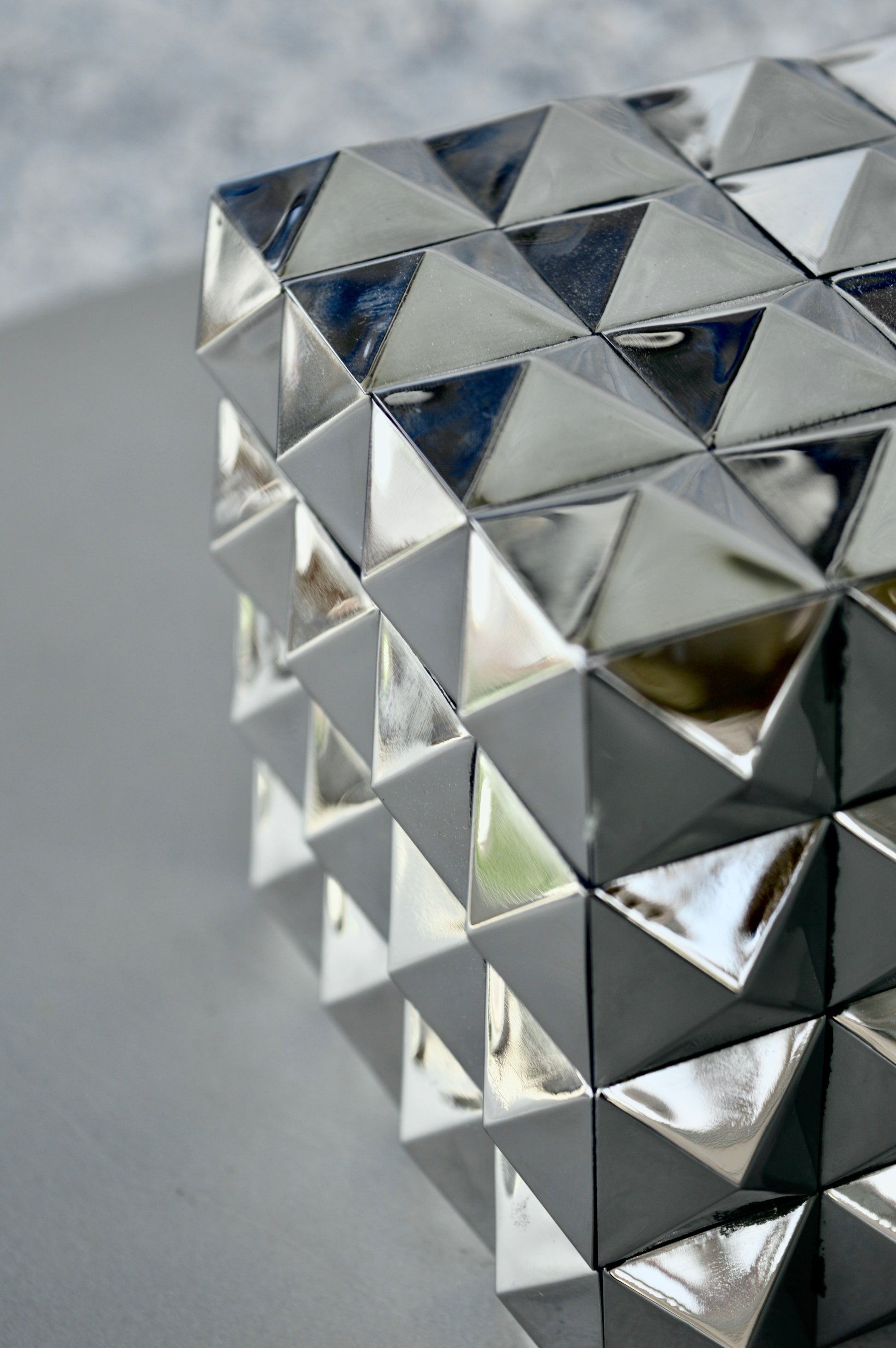 Luxury Cube-Shaped Decorative Box in Mirrored Silver Finish with Geometric Stud Design – Modern Storage Organizer & Home Accent