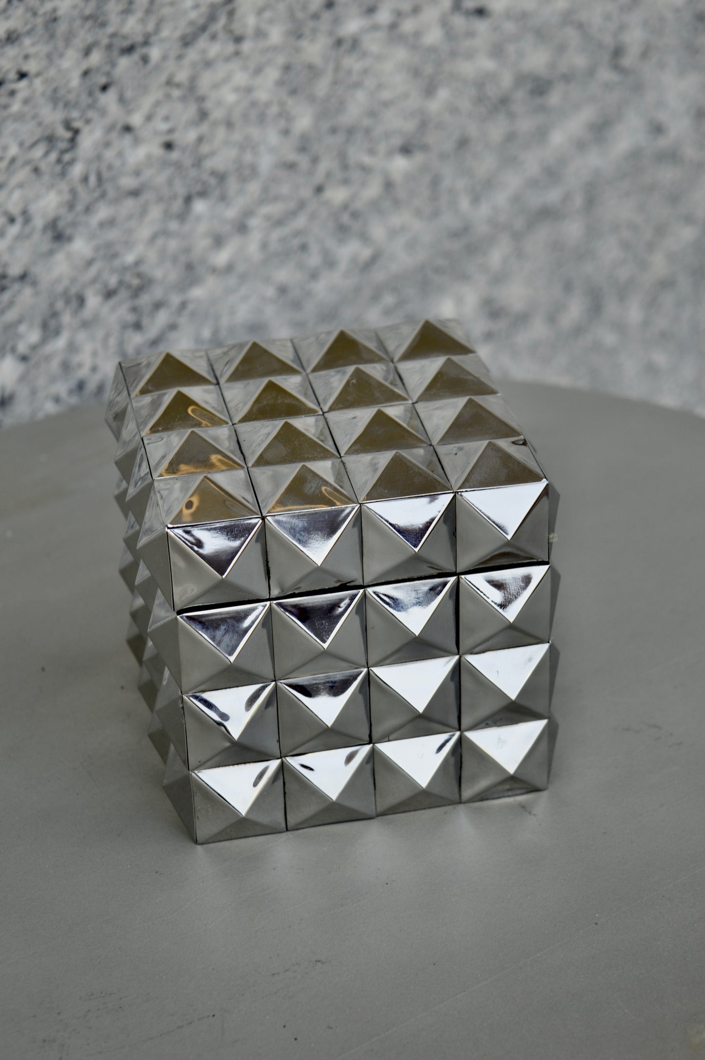 Luxury Cube-Shaped Decorative Box in Mirrored Silver Finish with Geometric Stud Design – Modern Storage Organizer & Home Accent