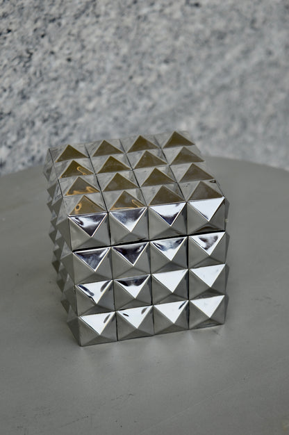 Luxury Cube-Shaped Decorative Box in Mirrored Silver Finish with Geometric Stud Design – Modern Storage Organizer & Home Accent