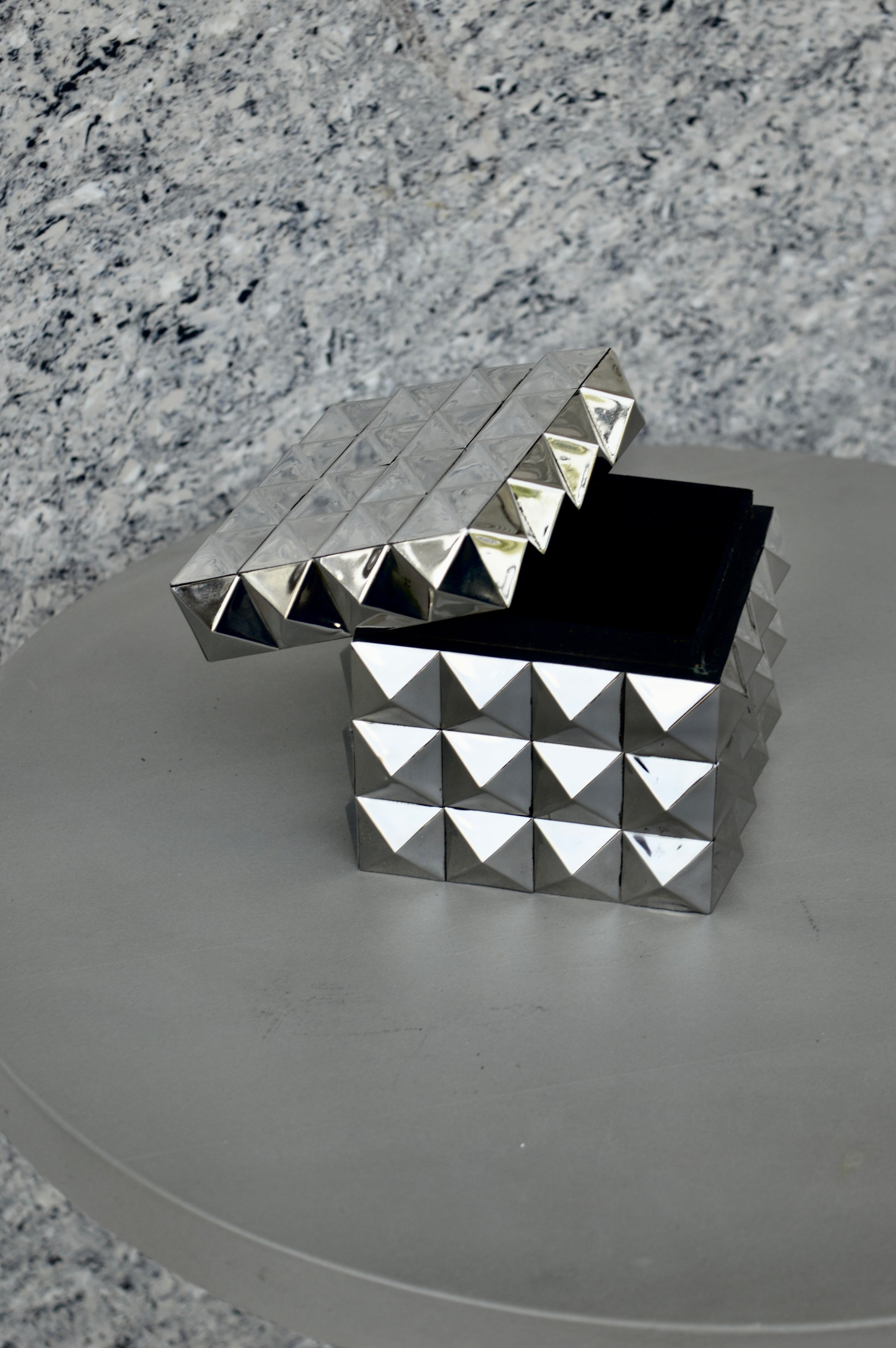 Luxury Cube-Shaped Decorative Box in Mirrored Silver Finish with Geometric Stud Design – Modern Storage Organizer & Home Accent
