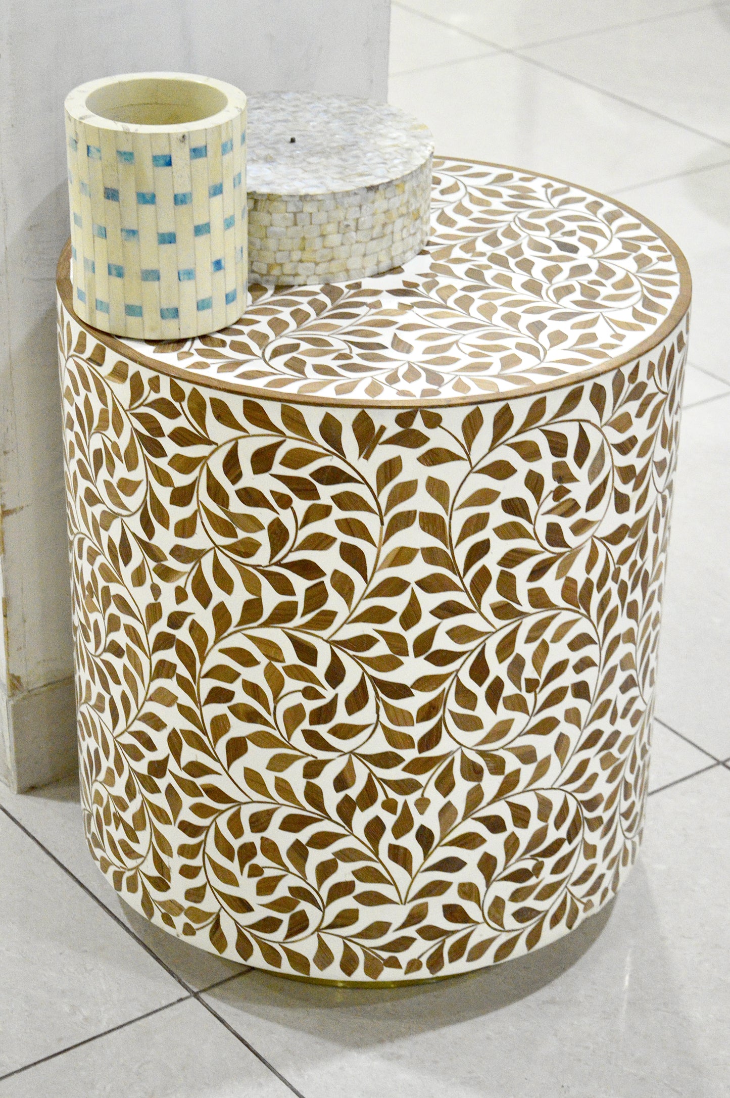 Luxury Round Bone Inlay Side Table with Floral Vine Pattern – Handcrafted Decorative Accent Table for Living Room & Bedroom